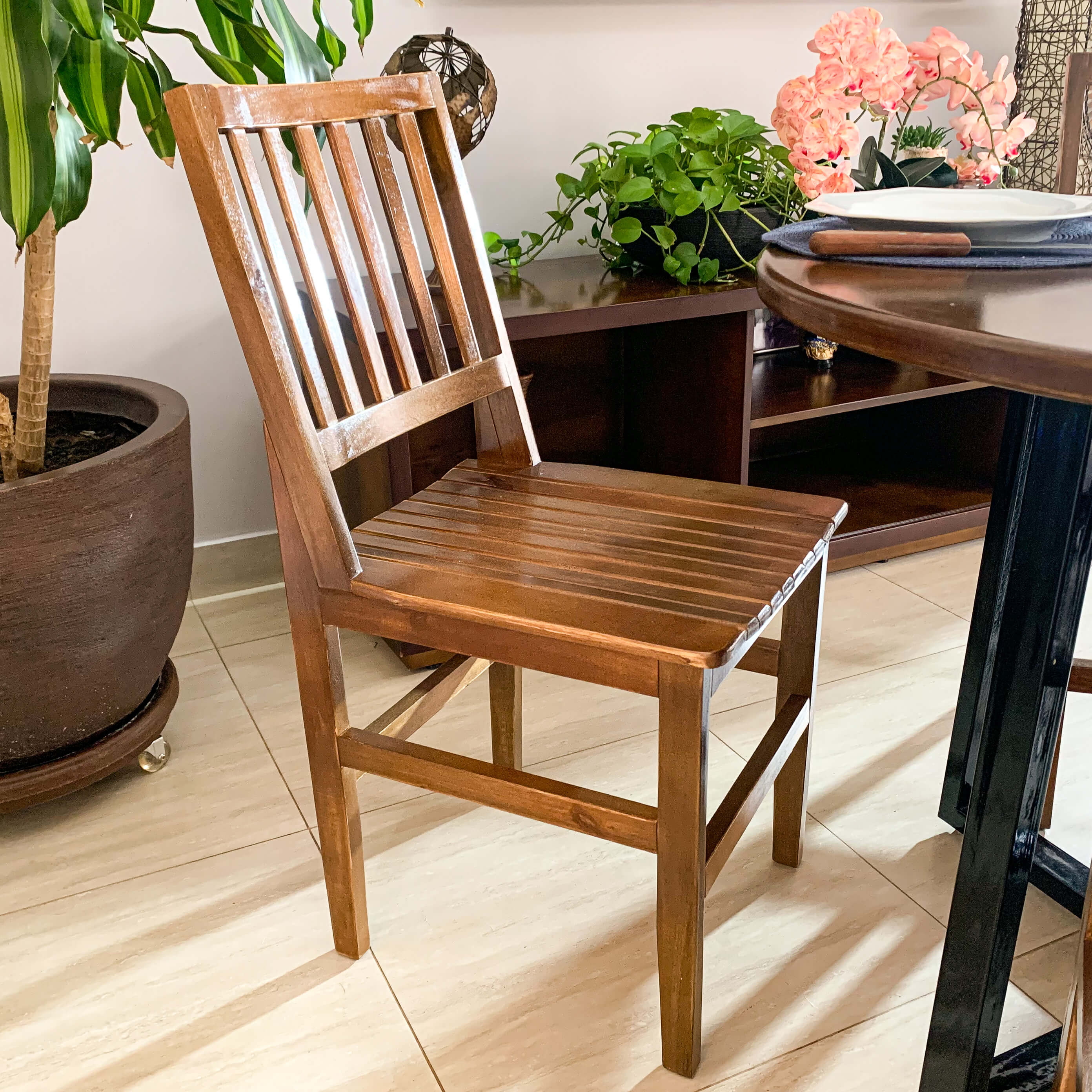 Cadeira Ana Hickmann de Madeira Maciça