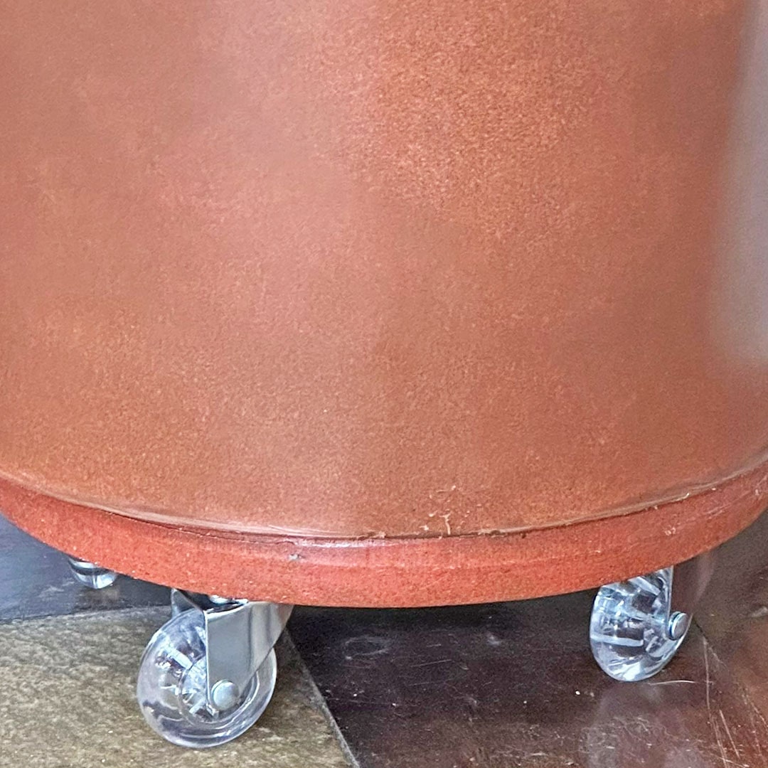 Kit Vaso Damasco Brilhante + Suporte com Rodinhas