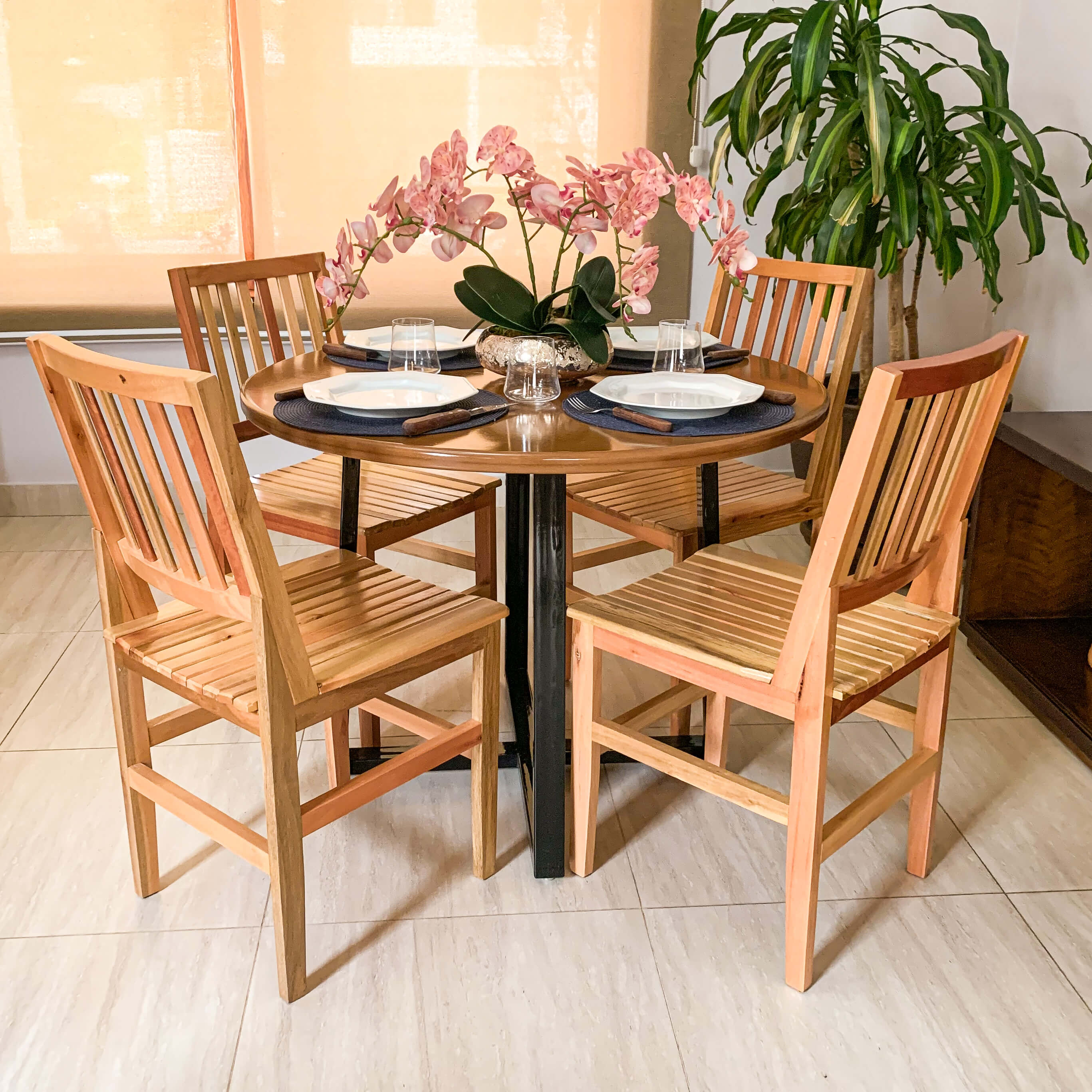 Cadeira Ana Hickmann de Madeira Maciça