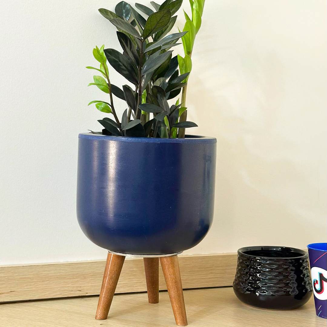 Vaso Doha Médio com Tripé de Madeira