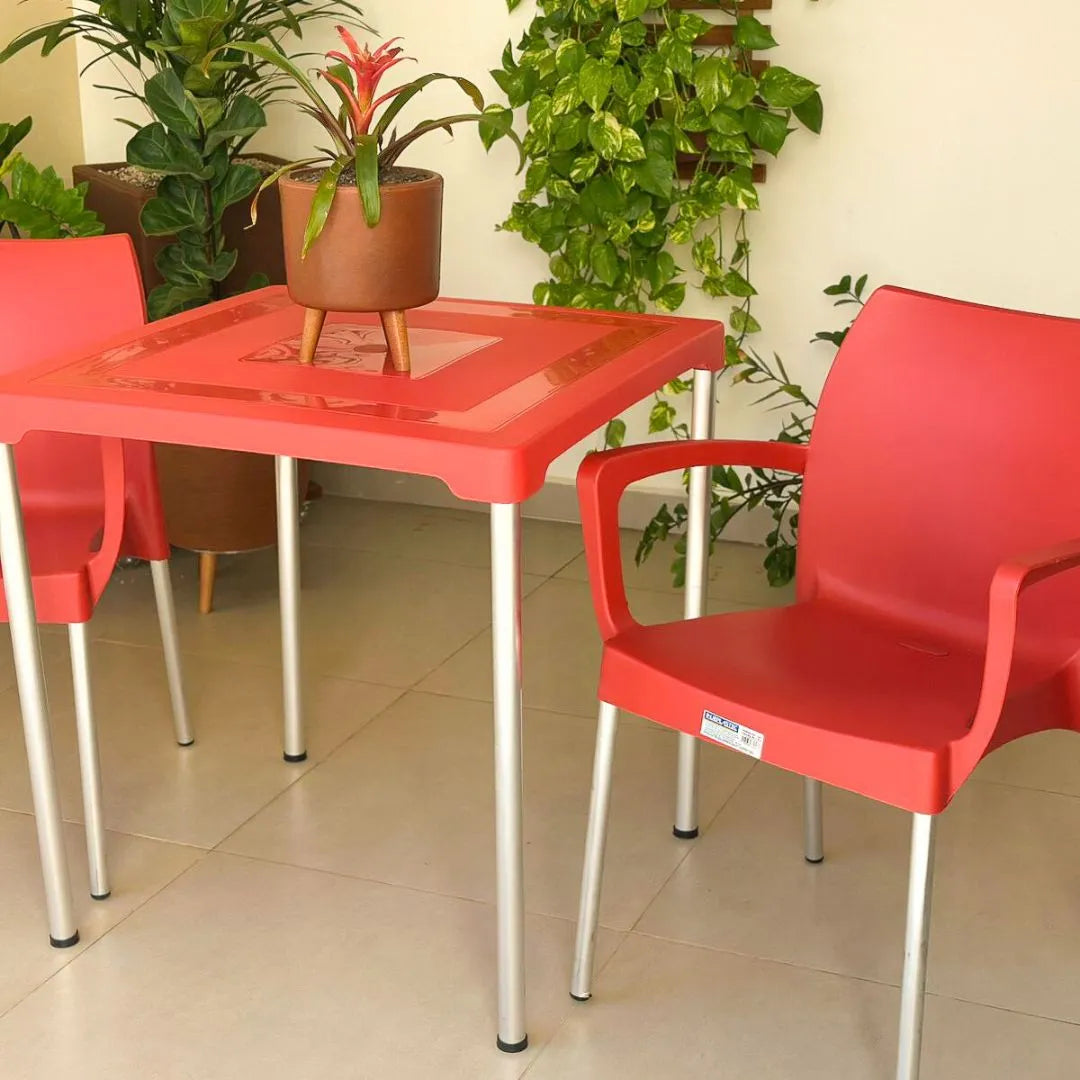 Kit Mesa com 2 Cadeiras Poltrona - Sec Line da Injeplastec
