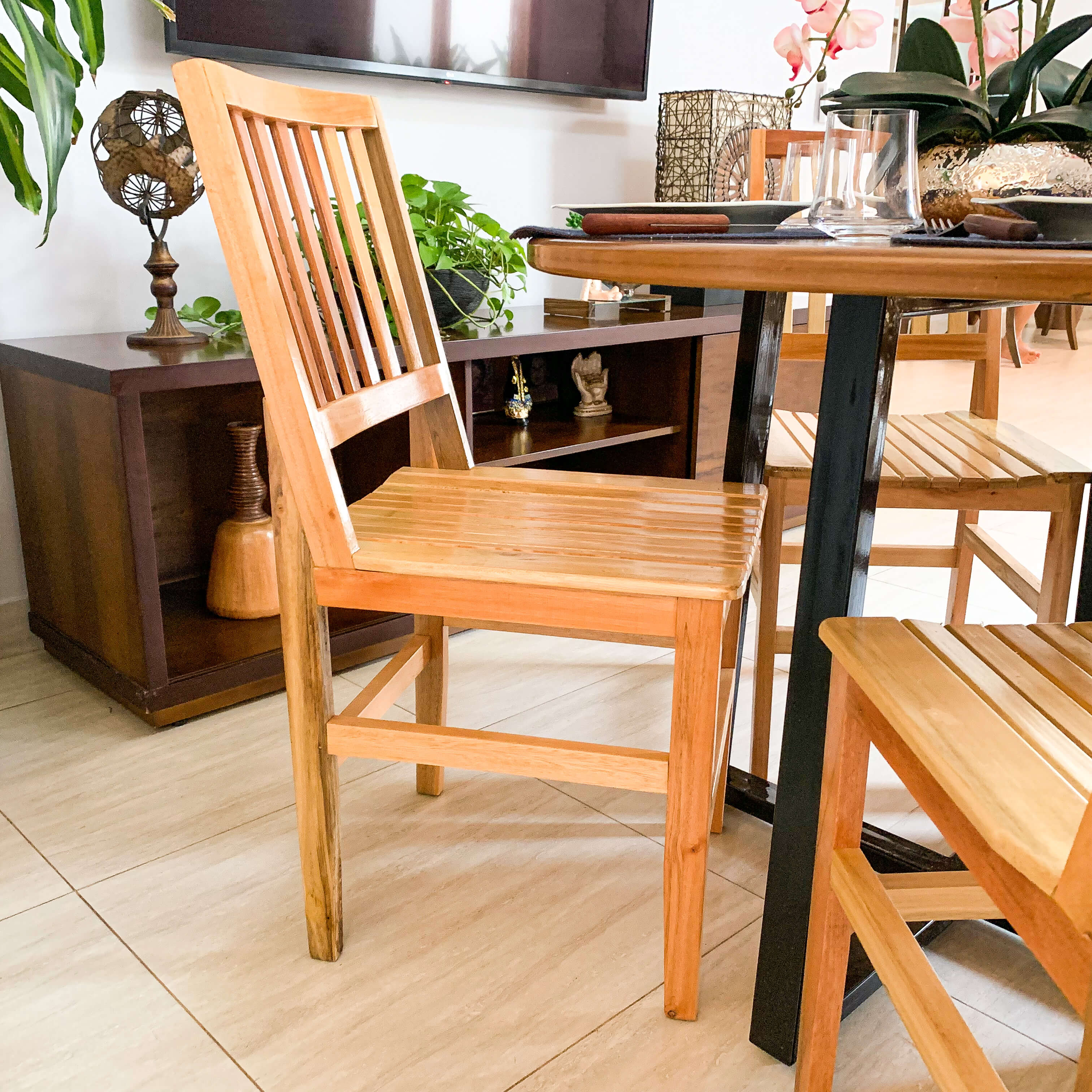 Cadeira Ana Hickmann de Madeira Maciça