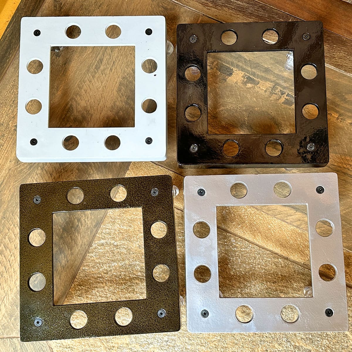 Suporte Quadrado de Alumínio com Rodas de Silicone