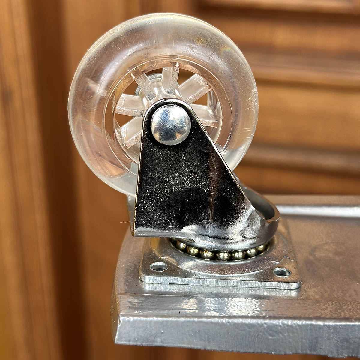 Suporte Cruzeta de Alumínio com Rodas de Silicone