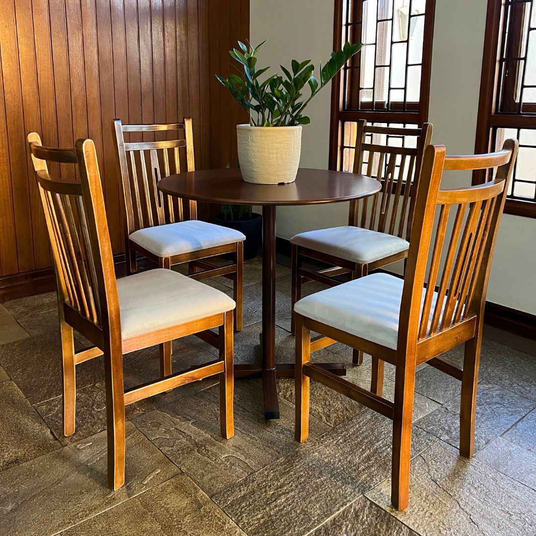 Cadeira de Jantar Pequim em Madeira com Estofado