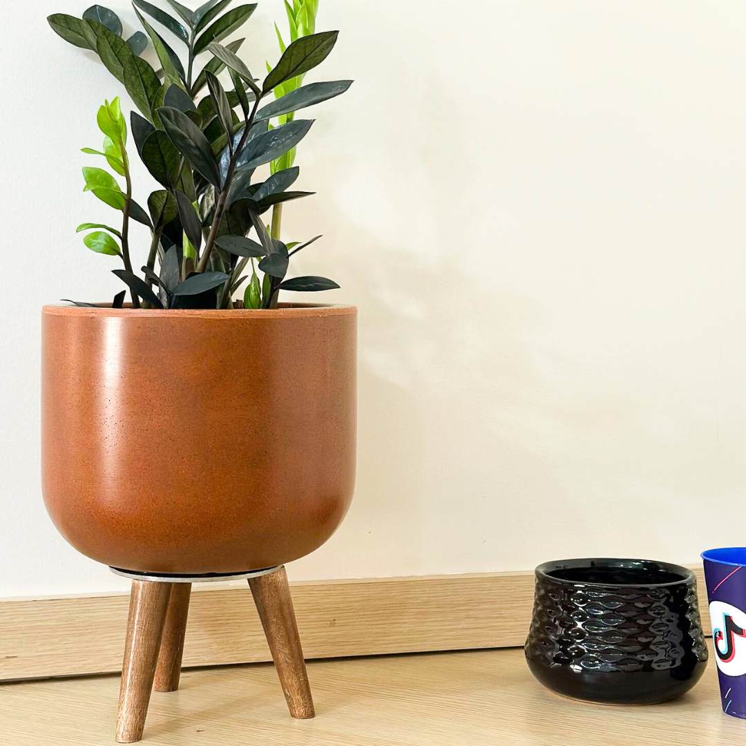 Vaso Doha Médio com Tripé de Madeira