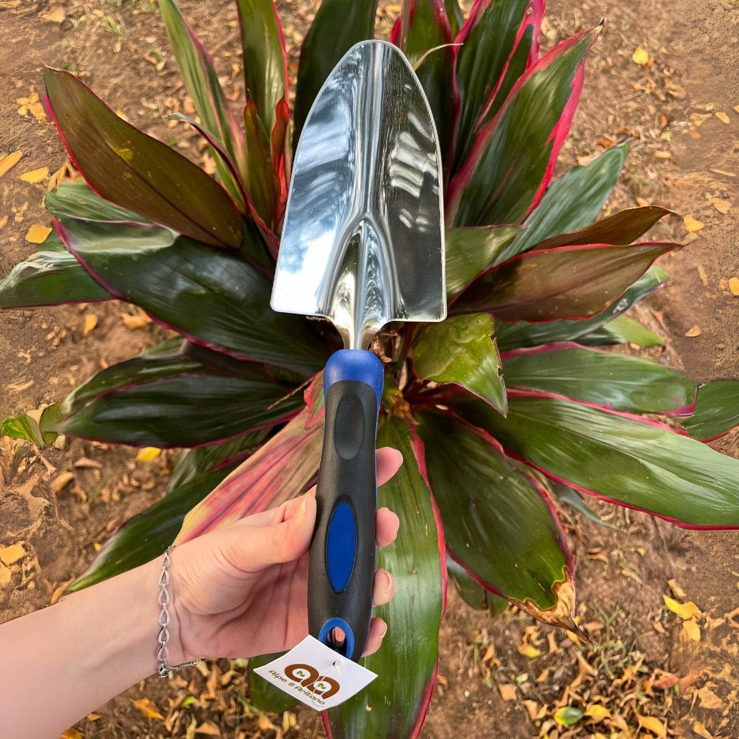 Pá de Jardim Larga em Aço Inox com Cabo Emborrachado