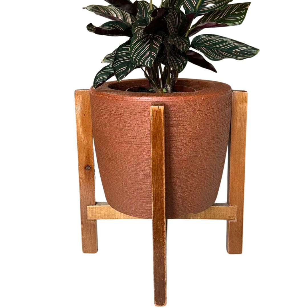 Kit Vaso Decorativo em Polietileno + Suporte de Madeira Rústica