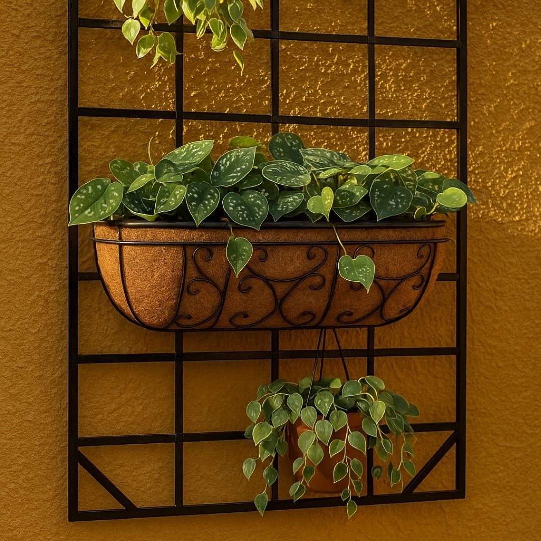 Jardineira de Fibra de Coco com Suporte Ornamentado