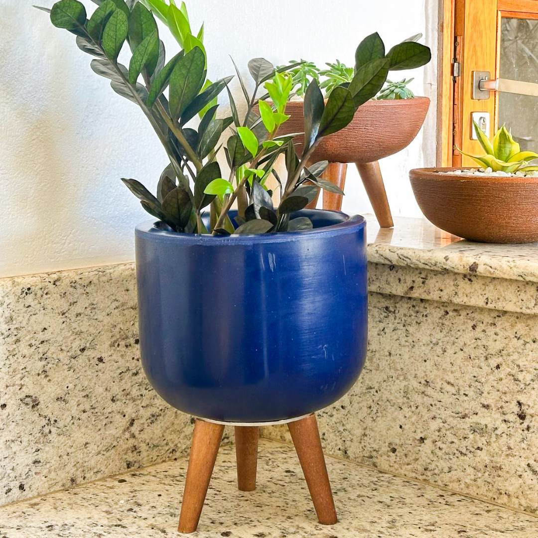 Vaso Doha Médio com Tripé de Madeira