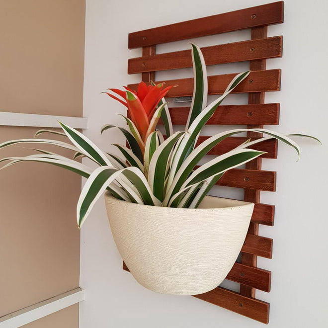 Painel de Madeira com Vaso para Jardim Vertical