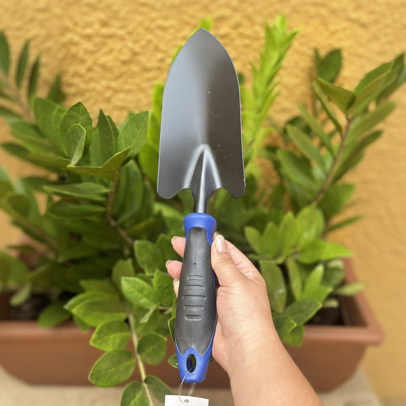 Pá de Jardim Larga em Aço Inox com Cabo Emborrachado - Preto